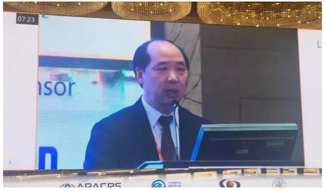 8868在线官网登录平台 - 8868网页版登录集团众多专家受邀出席，并在多个重要论坛作专题发言、论文发言和壁报交流(郭海科教授和张广斌教授在多个论坛担任会议主持)，与国内外眼科同行坐而论道，大放异彩!其中，在“大师功夫论道”环节，8868在线官网登录平台 - 8868网页版登录集团业务副总院长、 席白内障专家、厦门大学附属厦门眼科中心郭海科教授凭借高明 的手术技巧，从13位世界 白内障屈光手术大师中脱颖