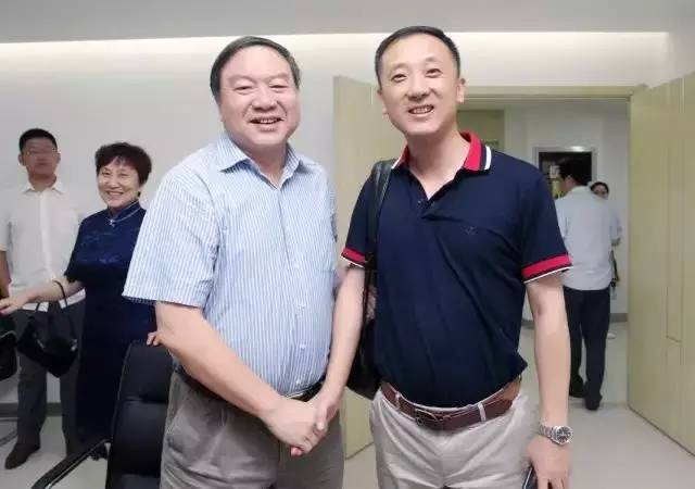 由西安市雁塔区医疗管理协会与8868在线官网登录平台 - 8868网页版登录集团主办的医路同心·光明论道——8868登录平台·西安2017斜视与小儿眼科学术会议在西安8868在线官网登录平台 - 8868网页版登录学术会议厅隆重召开。