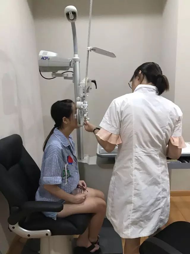 9月9日，杭州8868在线官网登录平台 - 8868网页版登录举行全飞秒近视手术演示，在半个多小时内，杜新华院长为6名近视患者 施行了德国蔡司VisuMax3.0版全飞秒手术，大伙亲身体会到了SMILE手术的快速、轻松、微创、安全。.jpg
