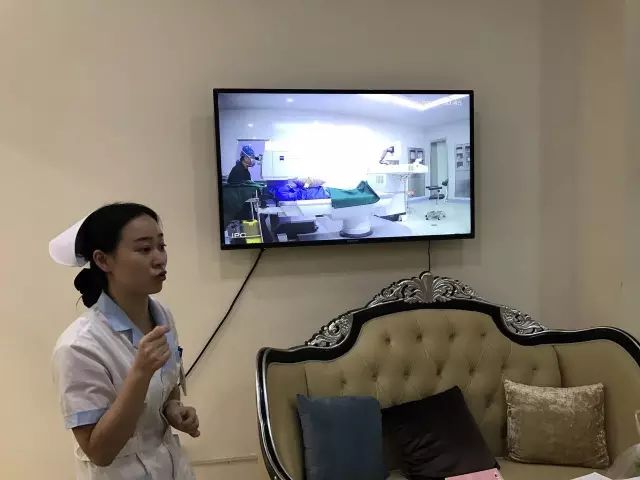 9月9日，杭州8868在线官网登录平台 - 8868网页版登录举行全飞秒近视手术演示，在半个多小时内，杜新华院长为6名近视患者 施行了德国蔡司VisuMax3.0版全飞秒手术，大伙亲身体会到了SMILE手术的快速、轻松、微创、.jpg