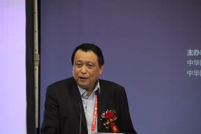 9月15日下午，在 22次全国眼科学术大会上，中国眼科医师“明日之星”计划在福州海峡环球会展中心正式启动，数 名中外眼科专家在现场及通过视频直播共同见证。1.jpg