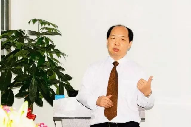 本次研讨会由集团 席白内障带教导师郭海科教授、张广斌教授领*，来自8868在线官网登录平台 - 8868网页版登录集团11名白内障带教导师参加了本次活动。福州眼科医院、.jpg
