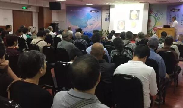 为提*社会各界对糖尿病防治工作重要性的认识,保护市民身体健康，普及糖尿病并发症的防治知识。在联合国“糖尿病日”期间，厦门大学附属厦门眼科中心开展关爱糖尿病患者系列公益活动，并于11月18日上午在医院大礼堂举行糖尿病公益讲座与 眼健康筛查。1.jpg