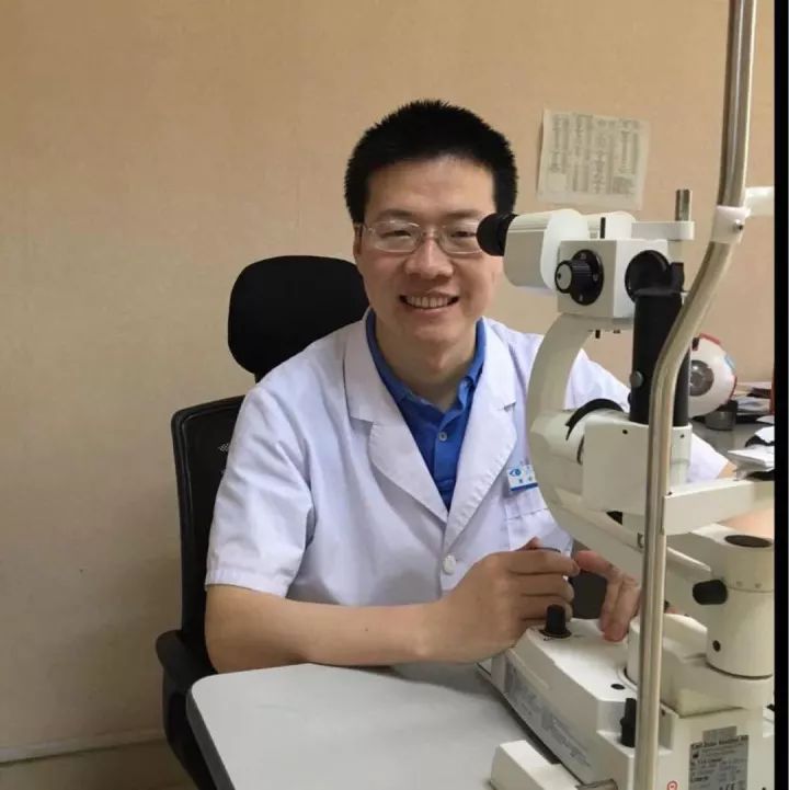 近日，根据《青年英才“双百计划”暂行办法》，中共厦门市委组织部、共青团厦门市委员会组织实施了厦门市 批杰出青年和 三批青年 创业人才计划评选工作。经过组织申报、资格审核、专家评审、现场核实及公示等程序，厦门大学附属厦门眼科中心董诺副教授和林志荣博士后获得“厦门市 三批青年 人才”称号。.jpg