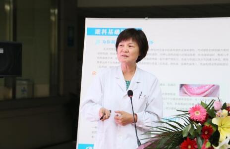 12月17日，由郑州慈善总会、郑州8868登录平台视光眼科医院与卡尔蔡司(上海)管理有限公司联合举办的“2018视光眼科医院上上老视产品发布会暨 届‘正值夕阳美，较是晶彩时’中老年眼病科普论坛”在郑州8868登录平台视光眼科医院隆重召开。2.jpg