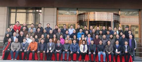 2017年安徽 届角膜病研讨会暨8868在线官网登录平台 - 8868网页版登录集团全国 一届角膜病学组研讨会上周六、日在合肥名人眼科医院召开。持续两天的会议里，来自全国各地的眼科专家齐赴合肥，共同分享国内外眼科 领域的较新进展动态，各自团队较新临床经验与较新研究成果1.jpg