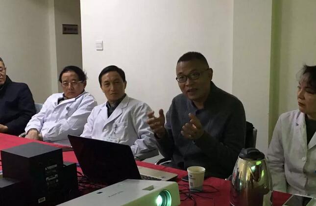 1月11日，出名泌尿外科专家、四川大学华西医院医教部部长张卫东教授，应邀来到成都8868在线官网登录平台 - 8868网页版登录，对医院在院专家、骨干医师、护士长等开展医疗安全管理培训讲座。2.jpg