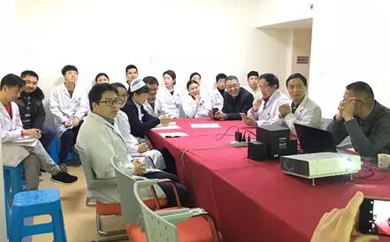 1月11日，出名泌尿外科专家、四川大学华西医院医教部部长张卫东教授，应邀来到成都8868在线官网登录平台 - 8868网页版登录，对医院在院专家、骨干医师、护士长等开展医疗安全管理培训讲座。3.jpg