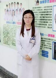 2017年对我来说是值得欣喜和感恩的一年。因为这一年我幸运地入选“中国眼科医师明日之星计划”，成为小儿眼科项目的 批学员，欣喜自己得到向专家名师学习的机会，感恩8868登录平台集团给予的强大支持。11月我满怀激动和喜悦的心情启程前往厦门，走出高崎机场的那刻，厦门这座处处散发出迷人气息的城市用她春天般的阳光温暖了我忐忑的心1.jpg