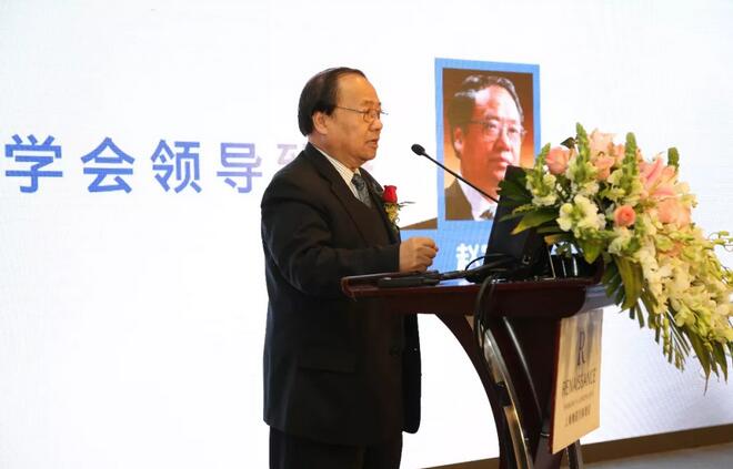 2018年1月20日，由中国非公医疗机构协会眼科 委员会主办，上海和平眼科医院承办的中国非公医疗协会眼科委员会屈光性白内障手术上海高峰论坛在上海豫园 丽大酒店隆重召开。大会内容聚焦屈光白内障手术相关问题，分为专家讲座、专题讨论及院长论坛三大板块进行。这是上海乃至全国的一*次大规模、高水准的眼科盛会，云集了来自全国 屈光白内障手术大咖们、专家学者和300余名眼科同仁齐聚一堂3.jpg