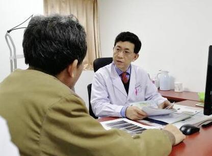厦门眼科中心遗传眼病咨询门诊 教授表示：“遗传性眼病种类繁多，临床表现复杂多样、传统的方法难以 ，“失明”、“遗传给下一代”是不可 性致盲的主要原因，严重影响患者及其家庭的身心健康。但是，随着基因诊断水平的日臻成熟，渐渐的让遗传性眼病 诊断成为可能2.jpg