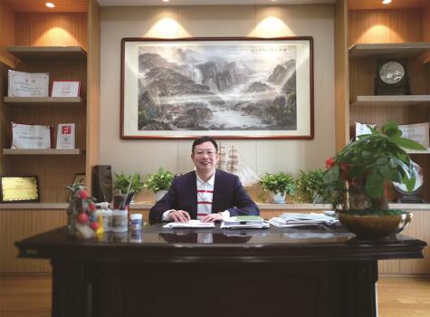 厦门眼科中心近年来取得的成就令业界瞩目：拥有863课题、973课题、国家十一五科技支撑计划、国家自然科学基金、国家杰出青年基金、博士后科学基金、外国专家引智项目及省市课题近百项，共有153项科研获奖，发表文章600余篇，其中发表SCI文章78篇，在中国医学科学院发布的“2014年度中国医院科技影响力排行榜—科学排行”排名全国前*2.jpg