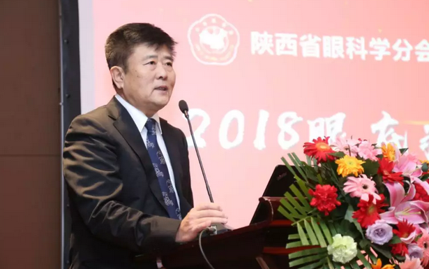 2018年3月3日，‘2018年 届眼底病高峰论坛’在西安曲江环球饭店拉开帷幕。此次高峰论坛由陕西省医学会主办，西安8868在线官网登录平台 - 8868网页版登录承办。本次会议邀请到了黎晓新、王骞、惠延年、王雨生、王丽丽、赵燕麟、谢安明、刘涛、郑波、王海燕等数十位全国 眼科专家及教授，与现场150余名眼科同仁共聚一堂，进行学术分享及讨论，分享了眼科领域学术研究的新成果，为新年初始带来一场精致丰富的学术盛宴3.png