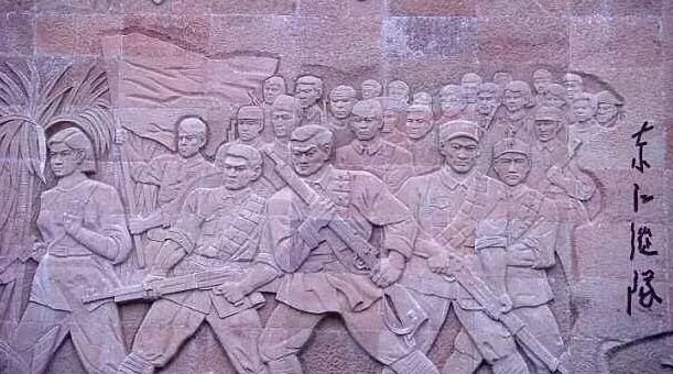 3月12日下午，已经90高龄的离休东江纵队老兵汤爷爷，在深圳8868在线官网登录平台 - 8868网页版登录检查之后，白内障专科邢宝刚主任为其实施左眼白内障超声乳化摘除，联合散光人工晶体植入术。1.jpg