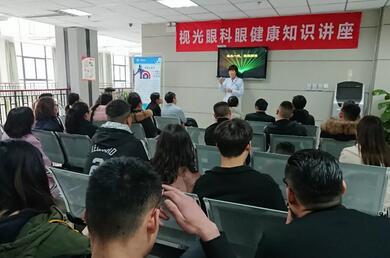 近日在郑州视光眼科医院 摘镜后的刘先生，感受到无镜的自由之后，不禁分享自己的摘镜心历路程，并借此感谢郑州视光眼科医院刘苏冰院长2.jpg