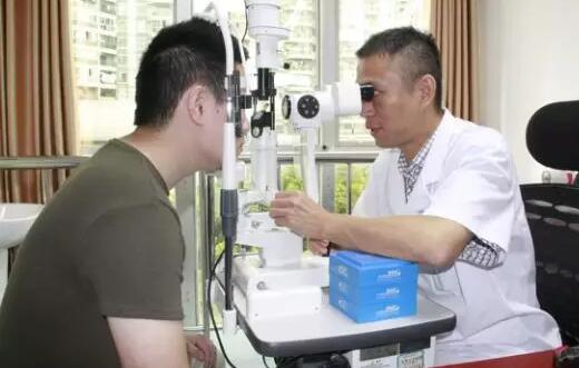 厦门大学附属厦门眼科中心吴护平副院长、李明翰博士、林宝娇主任荣获厦门大学医学院 个人，以表彰他们在2017年度工作中取得的 成绩。自2006年6月起厦门眼科中心成为厦门大学附属医院，成为厦门大学的一个有机组成部分3.jpg