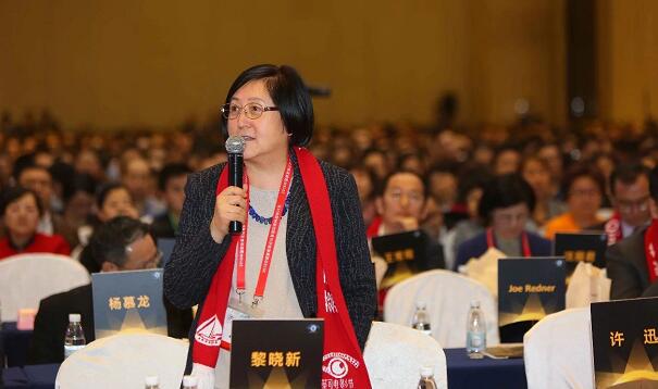 3月28日，为期4天的中国眼底病领域一年一度的学术年会“2018中国眼底病论坛暨环球视网膜研讨会”(RetinaChina 2018)在中国青岛召开。本次论坛由中国环球科技交流中心主办，《中华眼底病杂志》协办，会上翘楚云集，盛况空前，既是眼底病学诊疗领域的高水平年度学术盛会，也是世界眼底专家的一*次交流盛会3.jpg