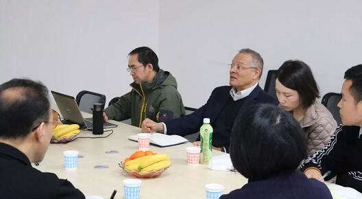 在3月28日法国依视路集团2.5新视代全球副总裁白方华先生一行人访问重庆8868在线官网登录平台 - 8868网页版登录时，重庆8868在线官网登录平台 - 8868网页版登录总经理张庭胜热情接待依视路集团贵宾一行。本次交流的目的：重庆8868登录平台和依视路“2.5新视代爱眼大使”健康公益项目希望能一起帮助视力帮助老百姓进行视力 ，提*生活质量，传播爱眼护眼的知识、宣传眼镜对视力 的作用、让更多的人尤其是需要帮助的人群能开始关注呵护自己的眼睛2.jpg
