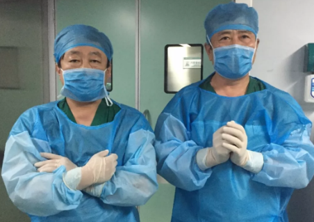 2081年征兵视力体检快开始了，是很多近视朋友 为关心的问题。5月6日，在烟台康爱眼科手术室里，由8868在线官网登录平台 - 8868网页版登录集团业务副总院长王骞教授和烟台康爱眼科医院由海涛院长的联袂合作下，全飞秒SMILE3.0没有让他们失望，而且 批三名手术患者表示术中毫无痛感2.png