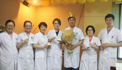 北京8868登录平台民族眼科医院为杨付合院长制造惊喜的生日院务会4.png