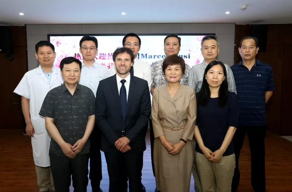 郑州视光眼科医院开展全飞秒手术研讨会1.png