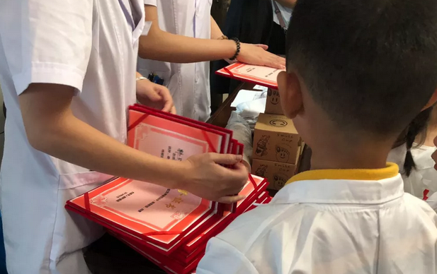 合肥名人眼科医院顺利举办“快乐周末，小鬼当家”我是小小眼科医生体验活动4.png