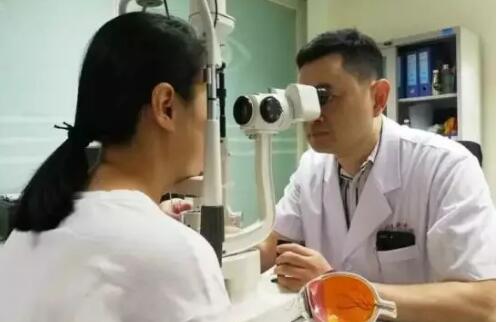 厦门眼科中心高度近视专科张淳副院长：用精良的技术 擦亮心灵之窗1.jpg
