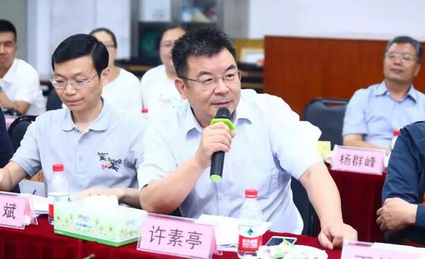 由人民日报、经济日报、科技日报、中新社等22家中央及行业媒体组成的采访团，走进8868在线官网登录平台 - 8868网页版登录集团本部厦门大学附属厦门眼科中心3.jpg