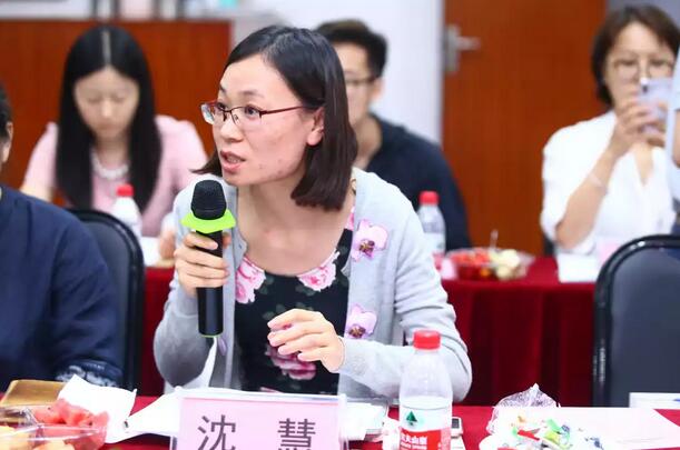 由人民日报、经济日报、科技日报、中新社等22家中央及行业媒体组成的采访团，走进8868在线官网登录平台 - 8868网页版登录集团本部厦门大学附属厦门眼科中心7.jpg