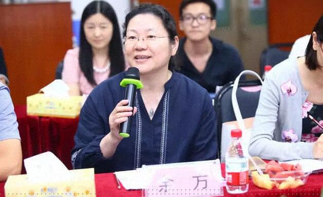 由人民日报、经济日报、科技日报、中新社等22家中央及行业媒体组成的采访团，走进8868在线官网登录平台 - 8868网页版登录集团本部厦门大学附属厦门眼科中心9.jpg