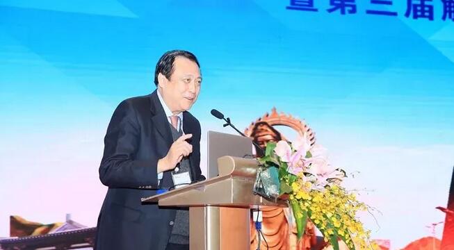 临沂8868登录平台崔传波院长应邀出席全国眼屈光手术研讨会并点评屈光学术分享环节1.jpg