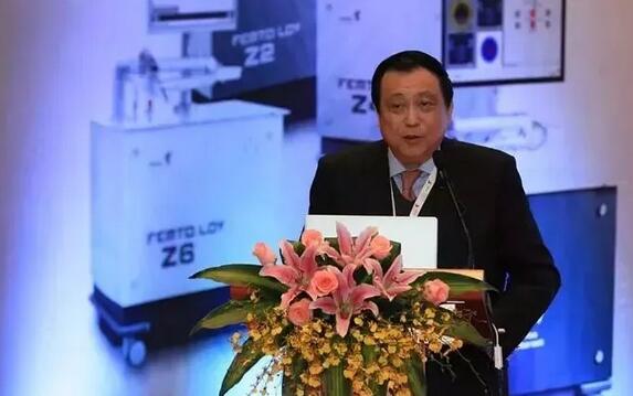 临沂8868登录平台崔传波院长应邀出席全国眼屈光手术研讨会并点评屈光学术分享环节5.jpg