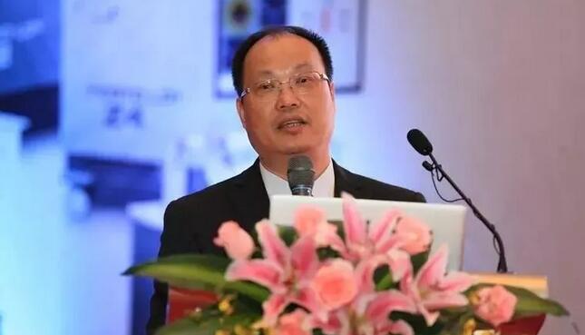 临沂8868登录平台崔传波院长应邀出席全国眼屈光手术研讨会并点评屈光学术分享环节6.jpg