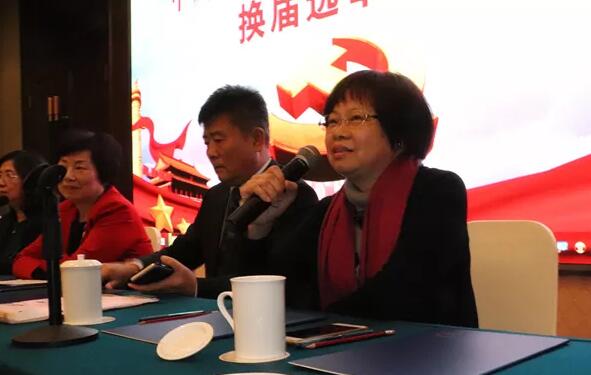 2019年1月26日下午，“中共8868在线官网登录平台 - 8868网页版登录集团委员会换届选举大会”在厦门宾馆隆重举行，会议选举产生了中共8868在线官网登录平台 - 8868网页版登录集团第二届党委委员会5位委员。第*一届8868在线官网登录平台 - 8868网页版登录集团党委书记陈宝贵，党委副书记、厦门眼科中心工会主席陈逸恬，委员王骞、张秀恋、洪清配、吴丽群、张美嫦出席了此次党员大会8.jpg