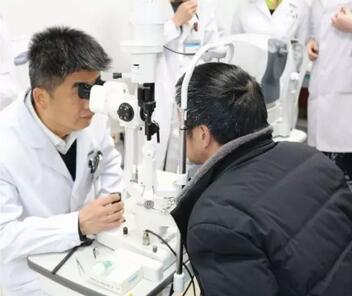 重庆8868在线官网登录平台 - 8868网页版登录安晓巨副院长：白内障手术什么时候做 ？1.jpg