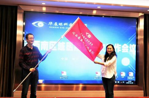 2018年，莆田眼科医院举办第*一届眼底病高峰论坛暨“全国名家工作室支援单位”等系列授牌仪式、开展”为乡村点睛”、校园近视防控，莆田市关心下一代工作委员会授予“青少年近视防控基地”。“为乡村点睛”7.jpg