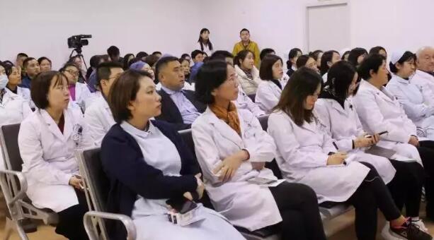 新年伊始8868登录平台集团上海和平眼科医院党支部组织全员医护人员开展集中学习活动1.jpg