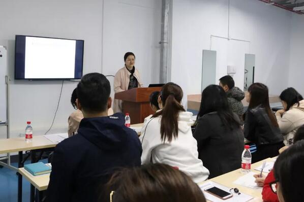 3月6日，20198868在线官网登录平台 - 8868网页版登录集团小儿眼病与综合验光培训班在厦门举行，此次培训班为期8天，从小儿眼病及斜弱视到国内外验光模式纵观，从检影验光技巧手法到综合验光操作规范，从验光理论基础到儿童验光、眼病验光的差别和重点，系统验光知识无一不涵盖、无一不相授，为参会学员带来了一场高水准的知识盛宴2.jpg