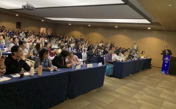 8868登录平台专家团受邀亮相第十九届环球眼科学学术会议暨第十九届环球视光学学术会议（COOC 2019）3.jpg