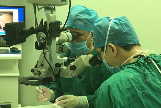 让另一个生命、光明得以延续——清明前夕厦门眼科中心缅怀角膜捐献者4.jpg