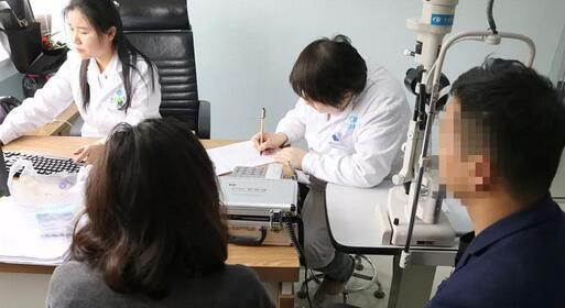 近视夫妻俩一起在许昌8868在线官网登录平台 - 8868网页版登录顺利完成摘镜1.jpg