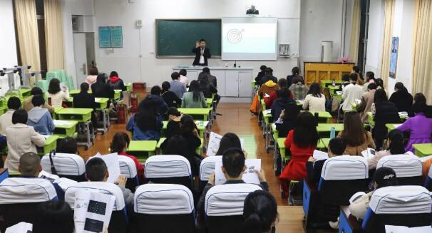 4月12日福州眼科医院联合福建师范大学附属小学开展主题为“近视防控家庭行动处方”的家长会1.jpg