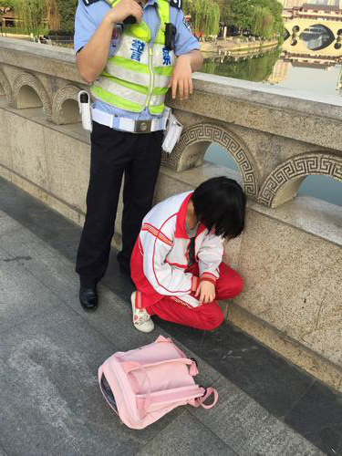 成都日报：女学生欲跳河轻生 成都8868在线官网登录平台 - 8868网页版登录职工路过救下