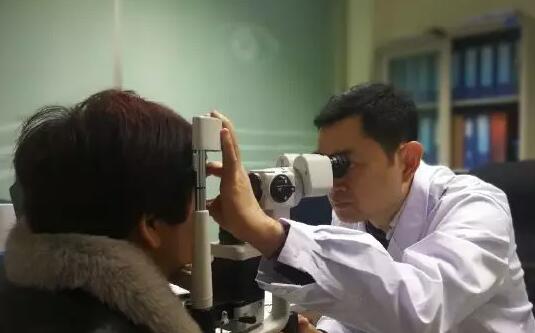 高度近视1250度、2000度的他们为什么想来厦门眼科中心进行ICL手术？1.jpg