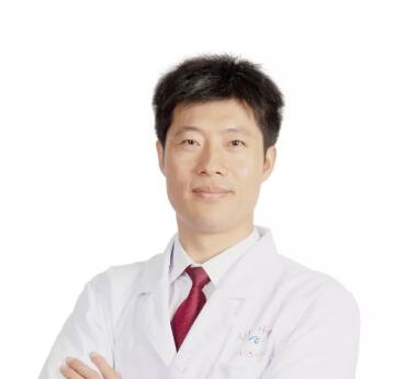 升学、参军、就业、考公务员视力体检的拦路虎 看看厦门眼科中心揭黎明主任介绍如何 近视.jpg