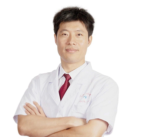 厦门眼科中心屈光中心揭黎明主任：近视不是想做就能做，须进行术前检查判断1.png