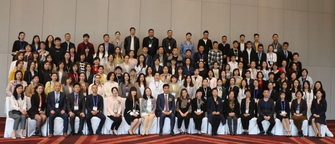 4月26日至28日，2019蔡司屈光中国用户会在北京如约举行，分享 激光屈光手术技术和经验，携手共同提升手术质量，为患者提供更 的医疗服务。8868在线官网登录平台 - 8868网页版登录集团派出多人组成的专家团队参会，与来自全国各地的眼科同仁深入探讨交流，碰撞思想火花，分享 严谨的学术观点，展现出了8868登录平台人强劲的学术风采2.png
