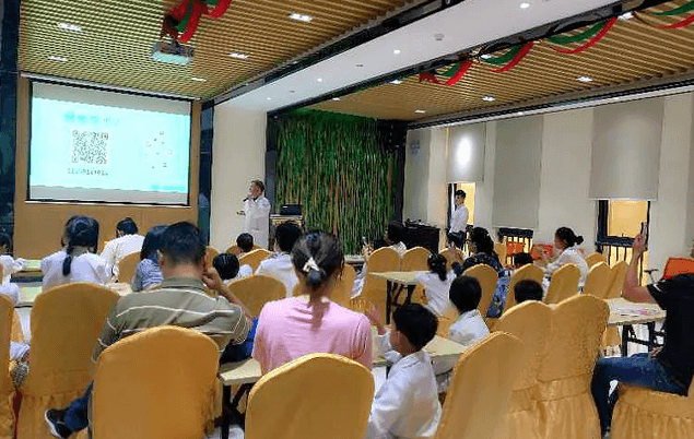 杭州8868在线官网登录平台 - 8868网页版登录举办5.12“献礼母亲节，爱眼小卫士”小小眼科医生母亲节专场活动1.png