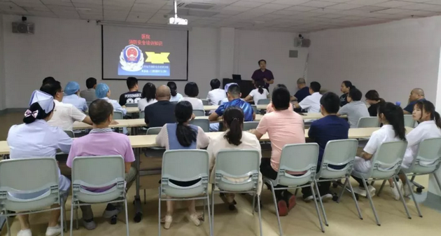 5月15日，厦门眼科中心龙岩眼科医院邀请了旭升消防安全培训学校傅燕敏教官到医院对全体员工开展了消防知识讲座及逃生疏散演练。以切实加强医院消防安全管理工作，预防医院火灾事故的1.png