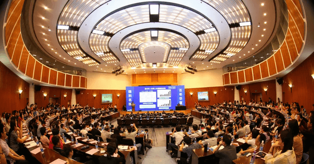 眼科界“ 强大脑”登鹭，掀起“头脑风暴” ——第五届8868登录平台环球论坛召开1.png